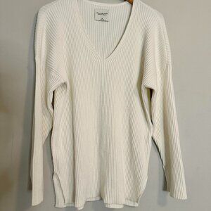 Abercrombie & Fitch Soft A&F Ribbed Knit V-Neck Sweater - Medium